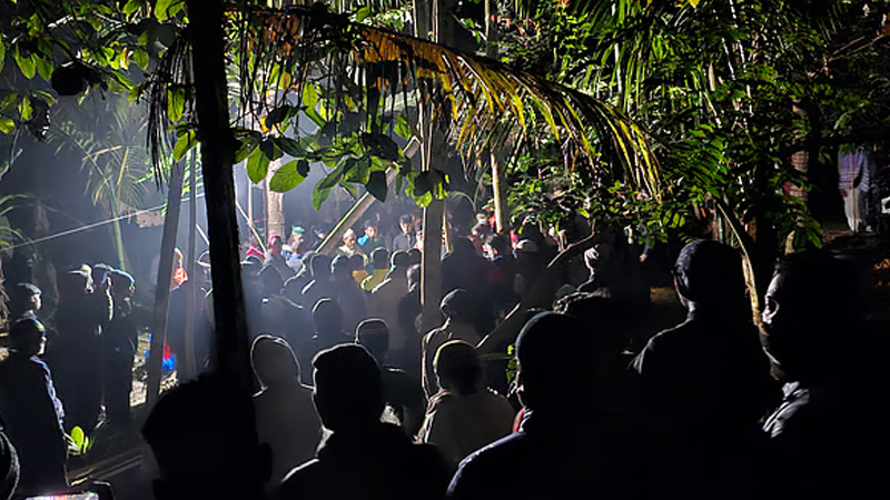 পারিবারিক কবরস্থানে পাশাপাশি দাফন করা হলো ছাত্রলীগ নেতা সাদ্দামের স্ত্রী-সন্তানকে